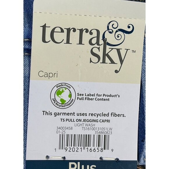 Terra & Sky Womens Plus Size 4X (28W-30W) Pull On Jegging Capri Light Wash - Picture 3 of 6